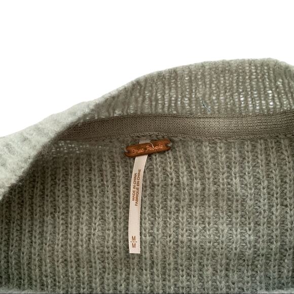 Free People Autumn Sky Olive Ombré Fuzzy Knit Pullover Sweater Medium - Picture 4 of 10